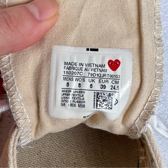 Converse x PLAY Comme des Garçons Chuck 70 in White and Size 8 - Picture 4 of 10